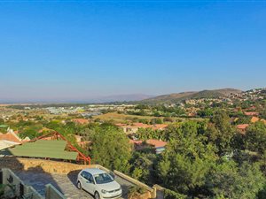 3 Bedroom Duplex in Azaleapark