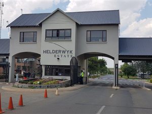585 m² Land available in Helderwyk