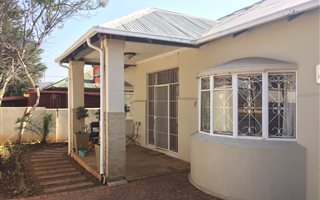 2 Bedroom House in Kensington