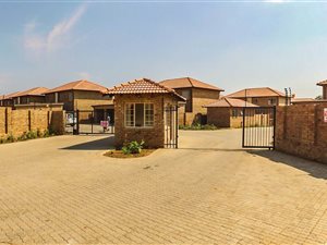 4 Bed Duplex in Hazeldean (Silverlakes Surroundings)