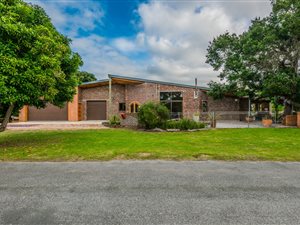 4 Bed House in Lake Brenton