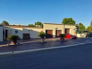 4 Bed House in Edelweiss