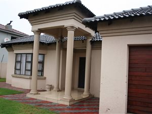 3 Bed House in Aerorand
