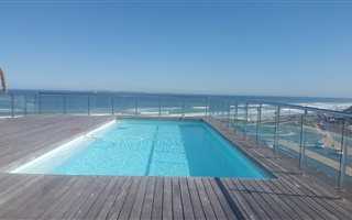 2 Bedroom Apartment in Bloubergstrand
