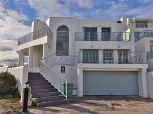 5 Bed House in Calypso Beach