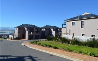 3 Bedroom Townhouse in Kraaifontein Central