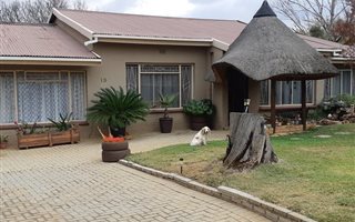 4 Bedroom House in Roosheuwel