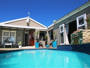 4 Bed House in Pelikan Park