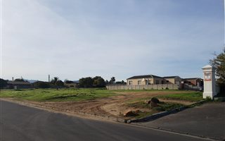 1110 m² Land available in Highbury