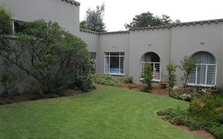 4 Bedroom House in Moret