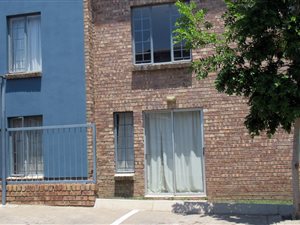 2 Bed Townhouse in Rooihuiskraal