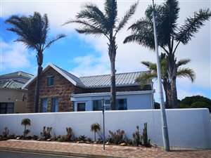 6 Bed House in Mossel Bay Central