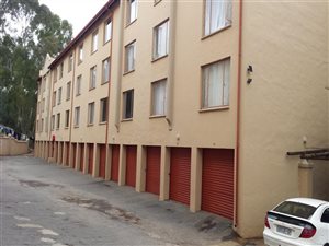 2 Bed Apartment in Helderkruin