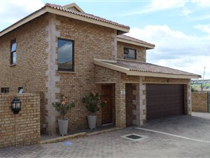 3 Bed Duplex in Honeydew Manor