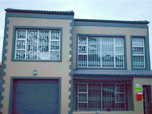 4 Bed House in Chatsworth Central