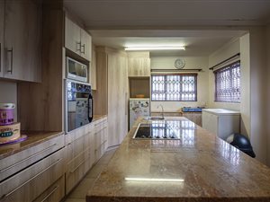 4 Bed House in Surrey Estate