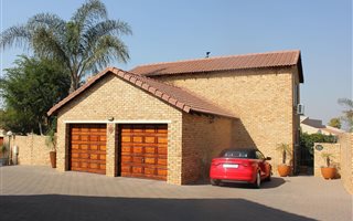4 Bedroom Cluster in Ruimsig