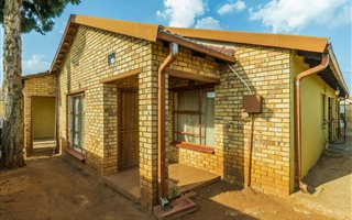 4 Bedroom House in Protea Glen