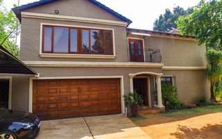 4 Bedroom House in Constantia Park