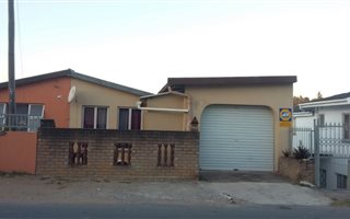3 Bedroom House in Chatsworth Central
