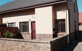 2 Bedroom Apartment in Bonaero Park