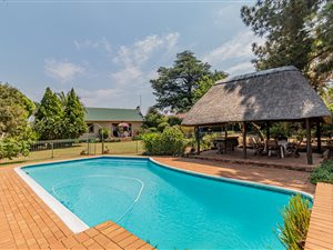 6 Bed House in Lombardy East