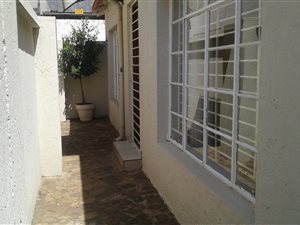 1 Bed Garden Cottage in Sydenham