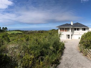 4 Bed House in Pezula Golf Estate