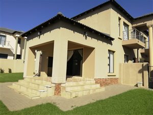 3 Bed Duet in Thatchfield