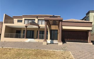 4 Bedroom House in Blue Valley Golf Estate