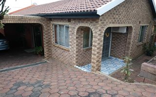 3 Bedroom House in Woodview