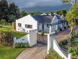 2.9 ha Farm in Wilderness Heights