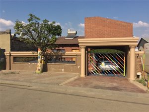 2 Bed House in Rabie Ridge
