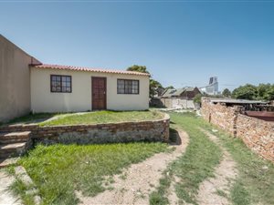 2 Bed House in Malabar
