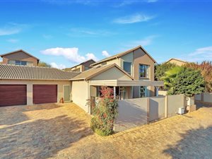 3 Bed Townhouse in Eagle Canyon Golf Estate