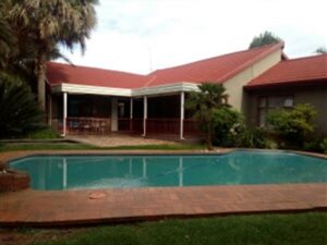 5 Bed House in Flora Gardens