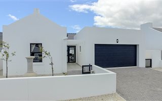 3 Bedroom House in Sandbaai