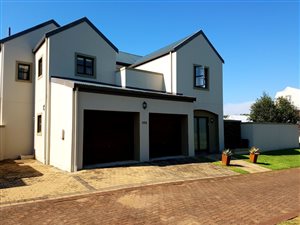 5 Bed House in Princes Grant Golf Estate