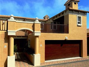 3 Bed House in Dana Bay