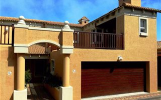 3 Bedroom House in Dana Bay