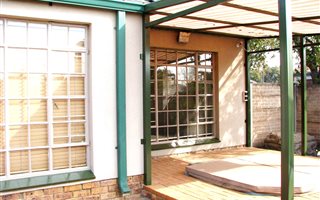 4 Bedroom House in Suidheuwel