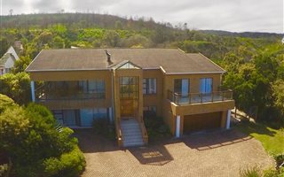 4 Bedroom House in Brenton on Sea