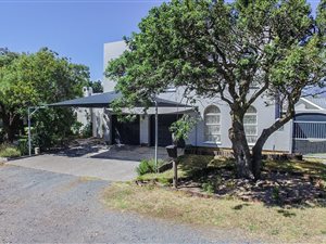 5 Bed House in Gordons Bay Central