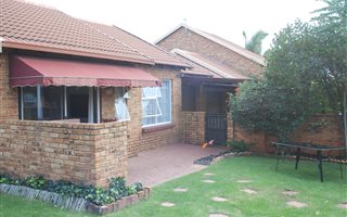 2 Bedroom Simplex in Weltevreden Park