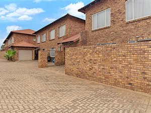 3 Bed Townhouse in Clarina