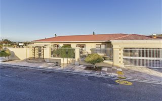4 Bedroom House in Retreat