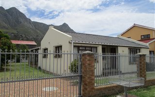 4 Bedroom House in Kleinmond