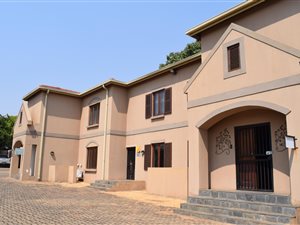 62 m² Commercial space in Clubview