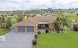 3 Bedroom House in The Crest