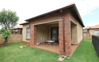 2 Bedroom Simplex in Florida Glen